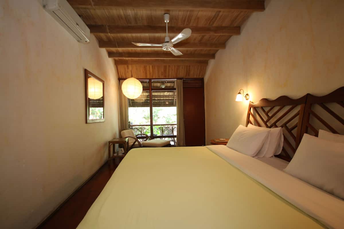 Minibar, in-room safe, blackout curtains