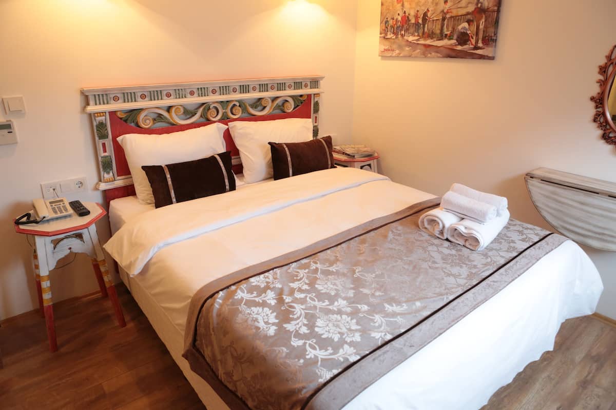 Minibar, in-room safe, laptop workspace, free WiFi