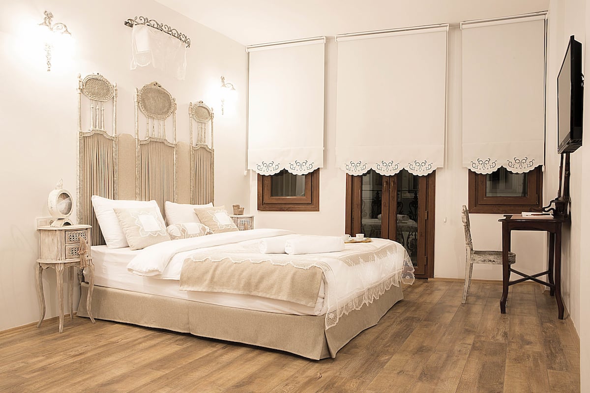 Deluxe Room, Balcony | Minibar, in-room safe, laptop workspace, free WiFi