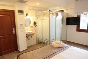 Superior Room | Minibar, in-room safe, laptop workspace, free WiFi - Oriella Hotel (Istanbul)