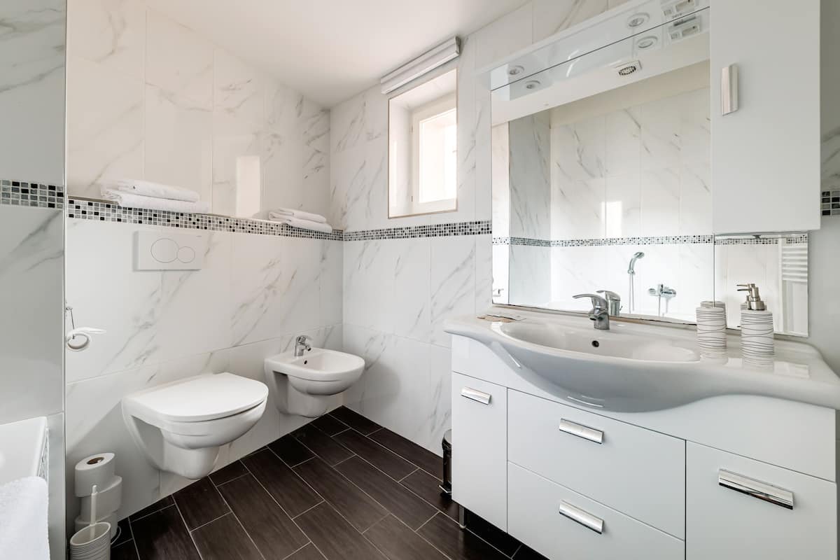 Executive Double Room, Fireplace | Bathroom