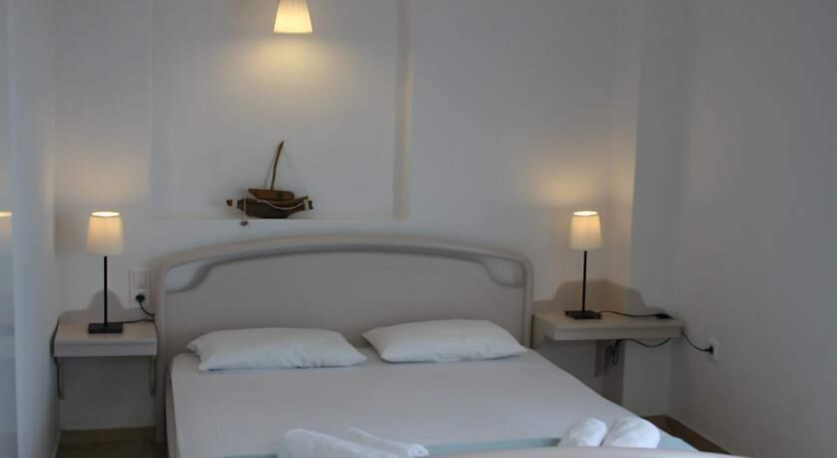 Standard Room, Balcony, Partial Sea View | In-room safe, soundproofing, free WiFi, bed sheets