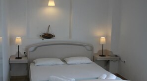 Standard Room, Balcony, Partial Sea View | In-room safe, soundproofing, free WiFi, bed sheets - Hotel Agnanti (Milos)
