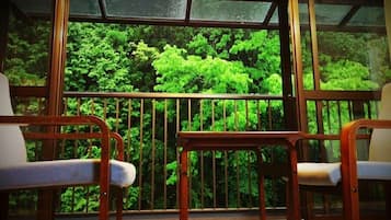 Japanese Tatami Room, Non-smoking (Customer cannot check-in after 9pm) No Restaurant around Hotel. | 部屋からの景観