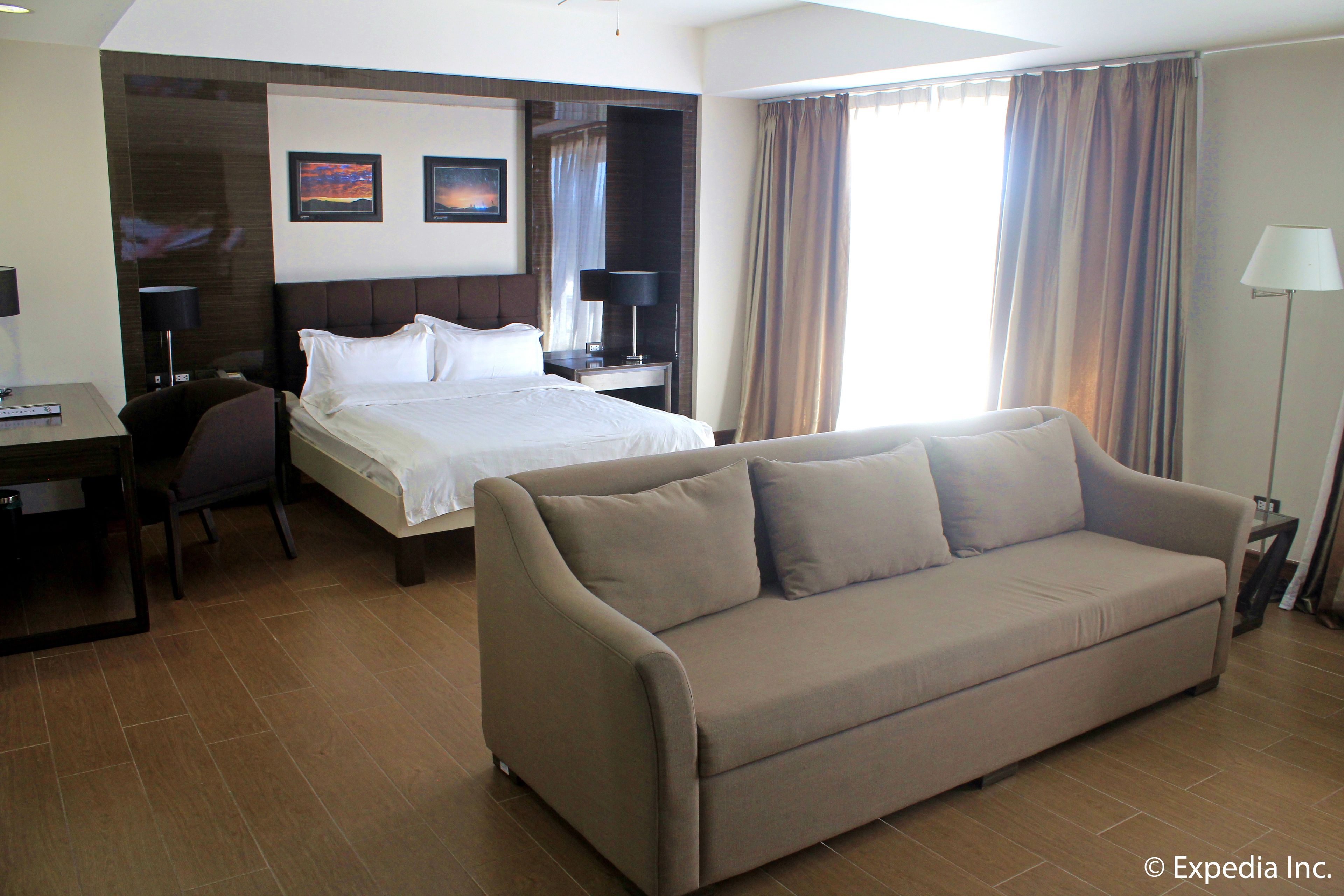 セーフティボックス (室内)、デスク、アイロン / アイロン台、ベッドシーツ