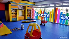 Zona de juegos infantil cubierta