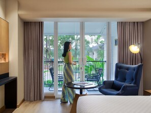 Privilege, Kamer, 1 tweepersoonsbed, terras | Een minibar, een kluis op de kamer, een bureau, verduisterende gordijnen