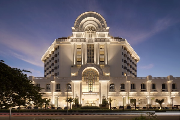 Facciata della struttura - sera/notte