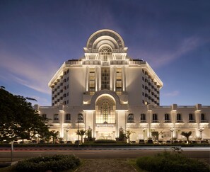 Façade de l’hébergement  – soirée/nuit