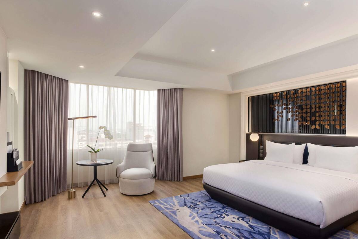 Privilege, Luxury Room, 1 Katil Raja (King) | Bar mini, peti besi dalam bilik, meja, langsir/tirai gelap terus 