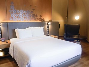 Klassieke kamer, 1 queensize bed | Een minibar, een kluis op de kamer, een bureau, verduisterende gordijnen