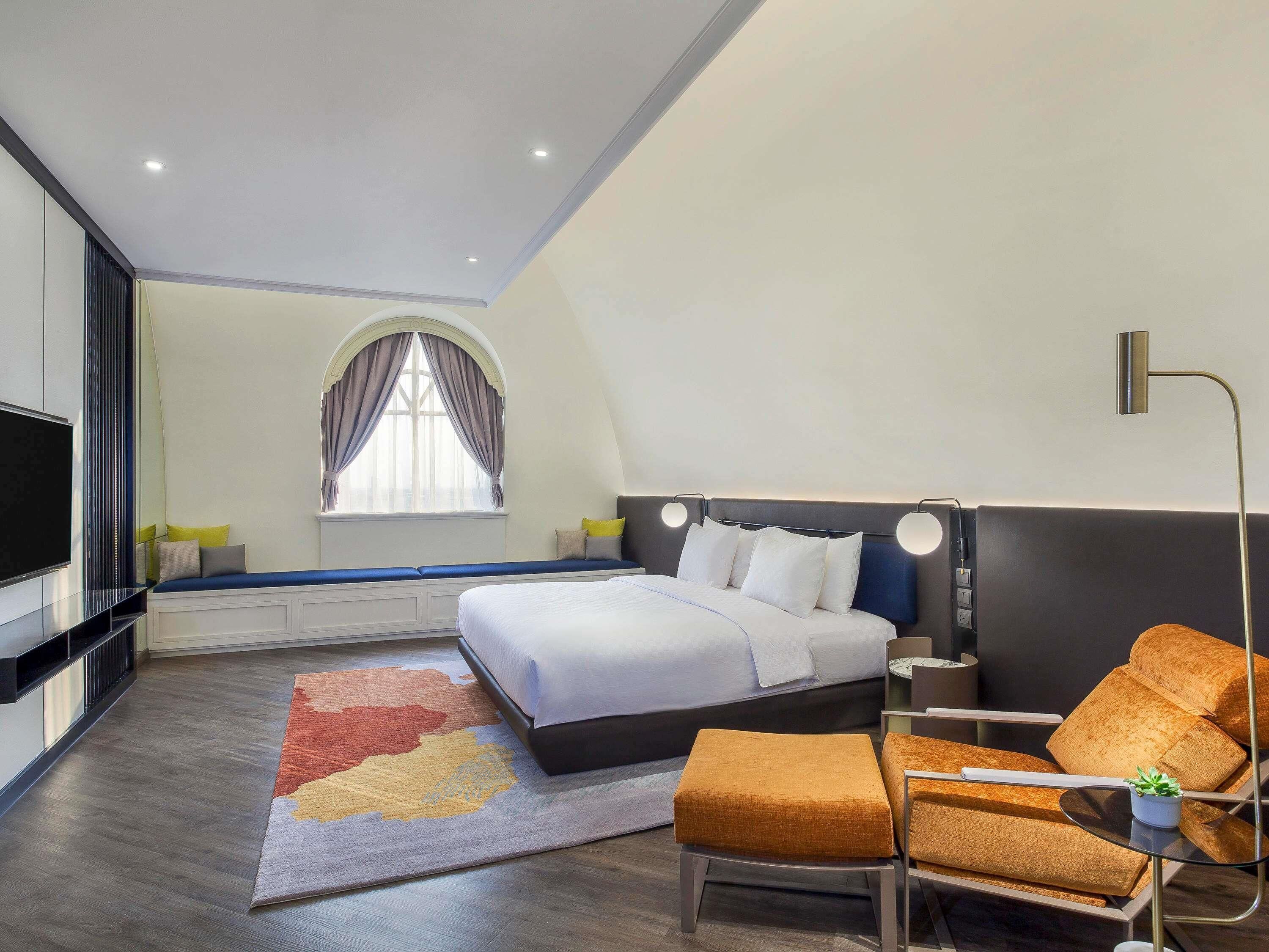 Suite Eksekutif, 1 Tempat Tidur King | Minibar, brankas, meja kerja, dan tirai kedap cahaya