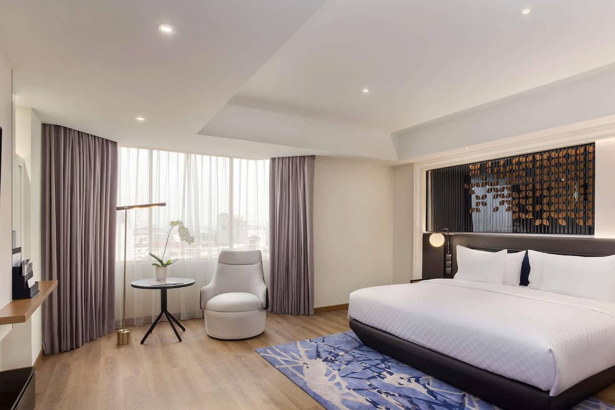 Privilege, Luxury-Zimmer, 1 King-Bett | Minibar, Zimmersafe, Schreibtisch, Verdunkelungsvorhänge