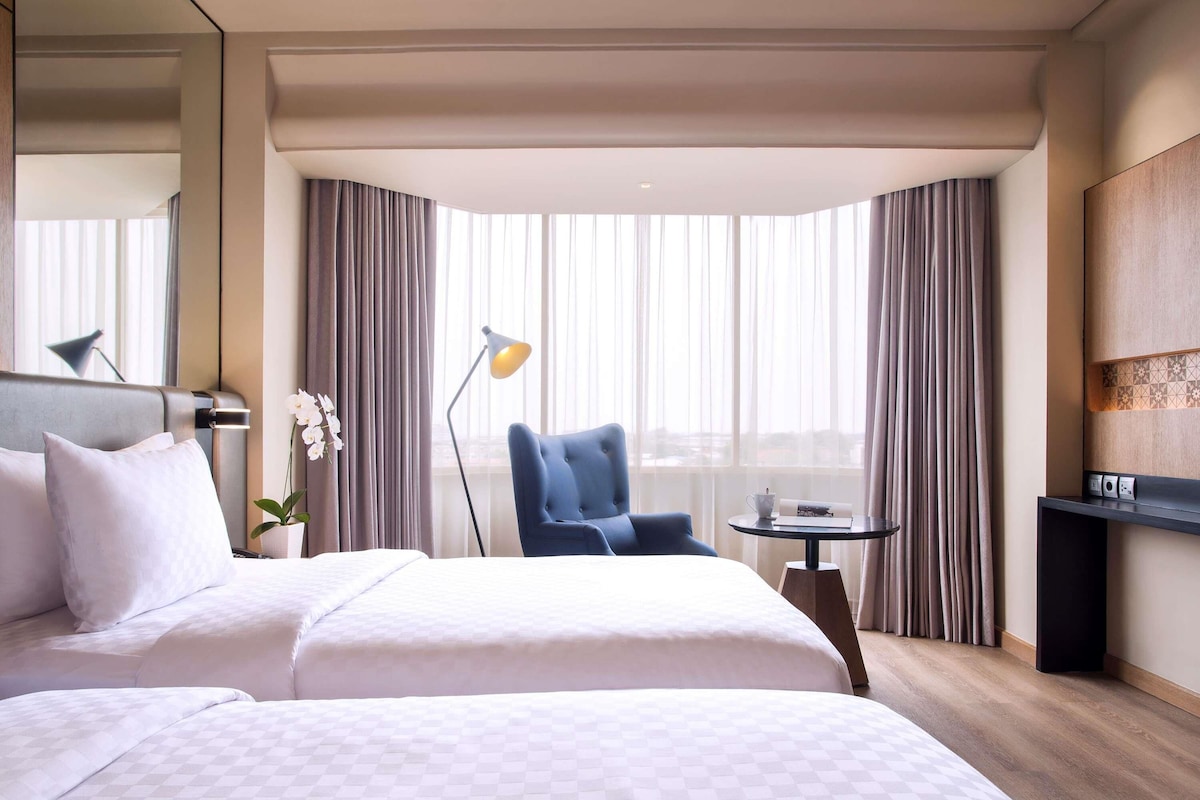 Privilege, Room, 2 Twin Beds | Minibar, in-room safe, desk, blackout drapes