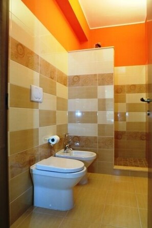Shower, free toiletries, hair dryer, towels - CasadelMela B&B (Milazzo)