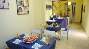 Petit déjeuner (2.50 EUR par personne)