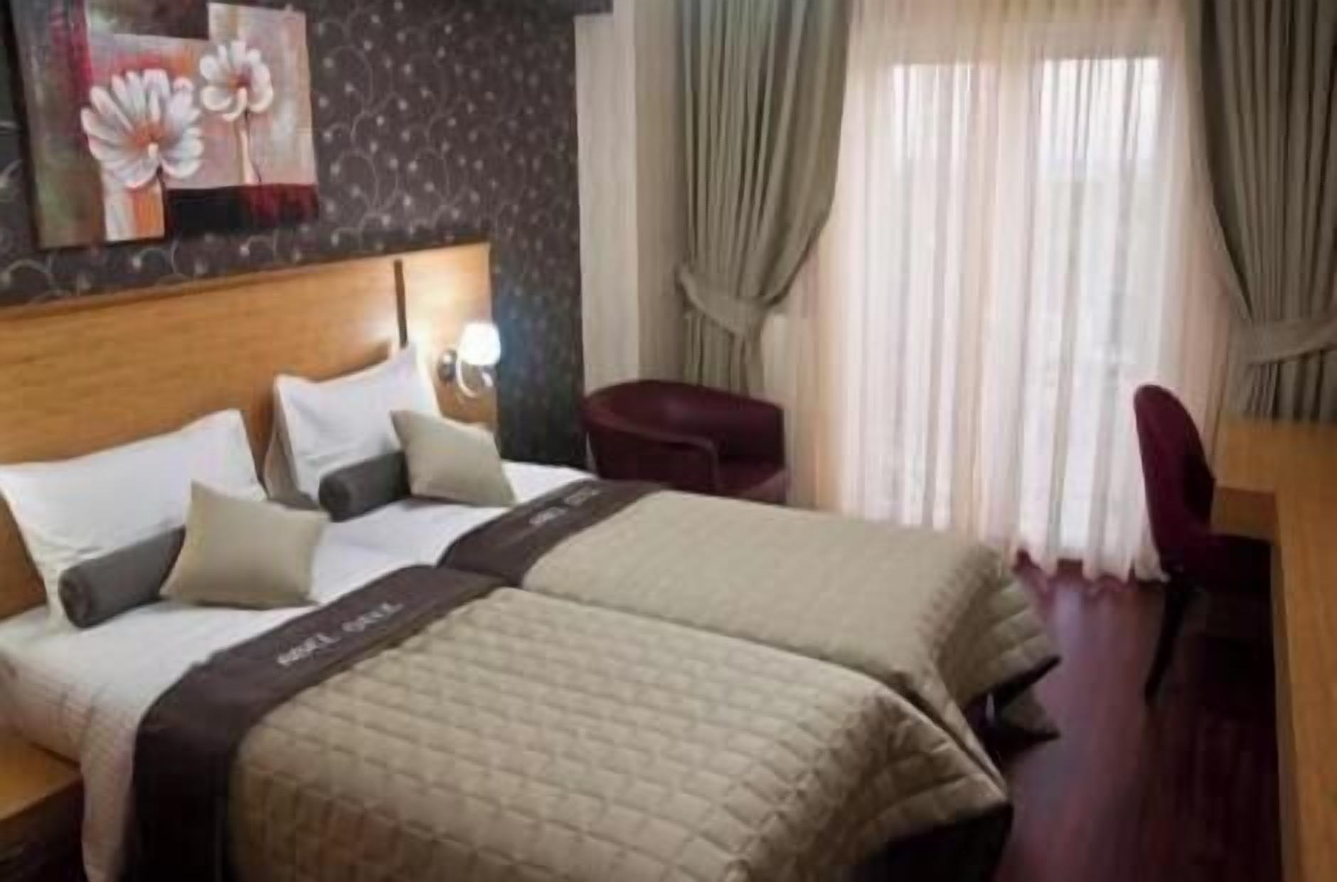 Minibar, in-room safe, soundproofing, free WiFi