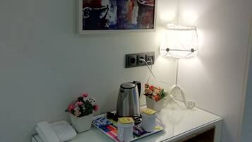 Standard Single Room | In-room dining