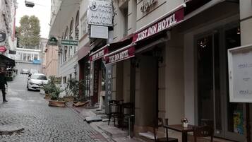 Standard-Zweibettzimmer, 2 Einzelbetten | Blick auf die Straße