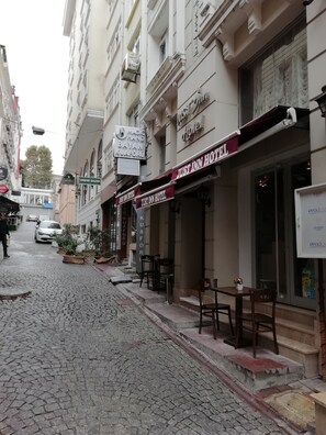 Chambre Standard avec lits jumeaux, 2 lits une place | Vue sur la rue