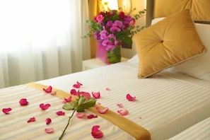 Egyptian cotton sheets, premium bedding, down duvets, minibar - Just Inn Hotel (Istanbul)