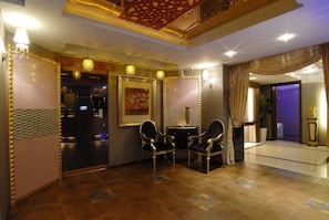 Check-in/check-out kiosk