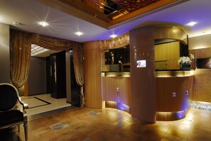 Check-in/check-out kiosk - The Moon Hotel (Taipei)