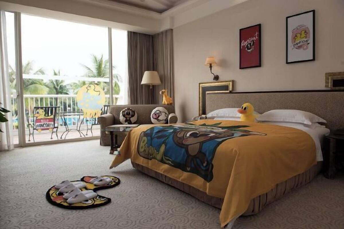 Minibar, Zimmersafe, Schreibtisch, Verdunkelungsvorhänge