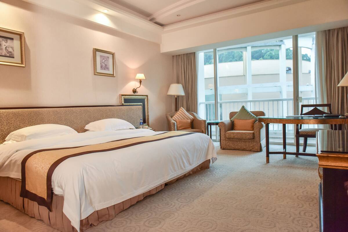 Superior-Zimmer, 1 Queen-Bett, Nichtraucher | Minibar, Zimmersafe, Schreibtisch, Verdunkelungsvorhänge