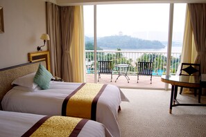 Deluxe Lake View Twin Room