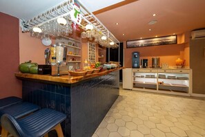 Free daily buffet breakfast  - Raymond Blue Hotel (Istanbul)