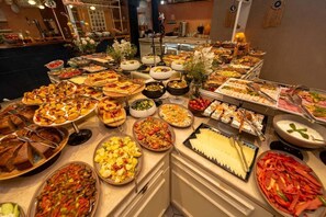 Esmorzar diari d'estil bufet gratuït