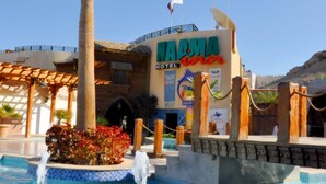 Kolam renang tertutup, kolam renang terbuka, payung kolam 