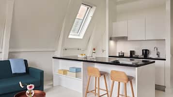 32–tuumainen taulutelevisio, jossa kaapelikanavat