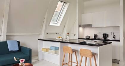 YAYS Amsterdam Salthouse Canal by Numa