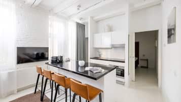 1 Bedroom Apartment with Sofa Bed | 1 間臥室、高級寢具、獨特裝潢、布置獨特