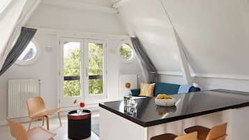 L1 Bedroom Apartment,Sofa Bed,Canal view | Luxe beddengoed, individueel gedecoreerd, individueel gemeubileerd