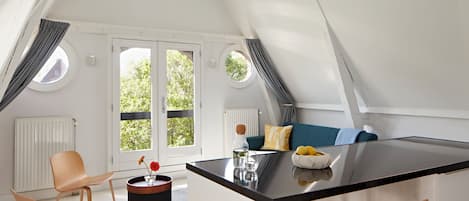 L1 Bedroom Apartment,Sofa Bed,Canal view | Literie de qualité, décor unique, ameublement unique