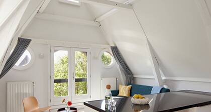 YAYS Amsterdam Salthouse Canal by Numa