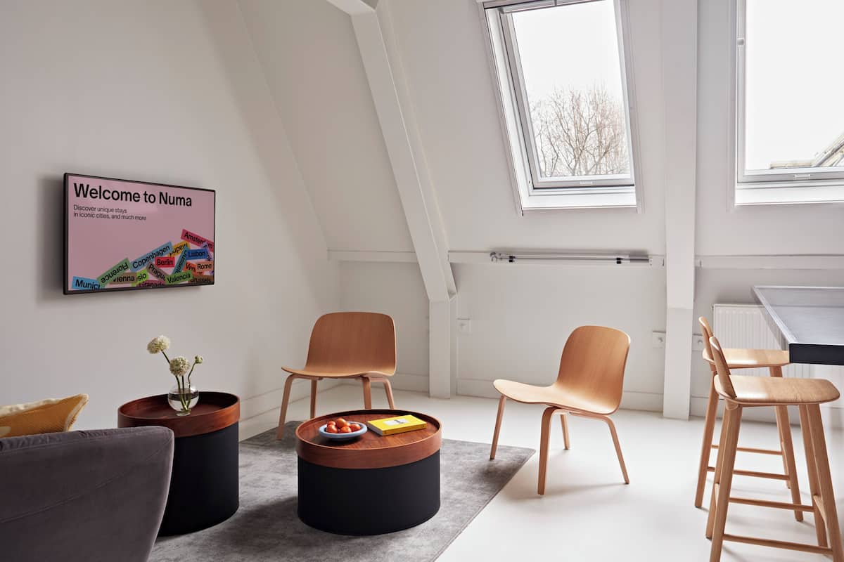 1 Bedroom Apartment | 起居区 | 32-英寸纯平电视 (配备有线频道)、电视