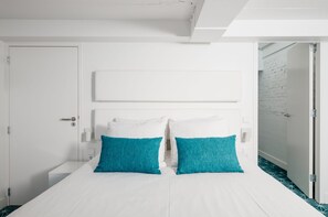Family Apartment, 2 Bedrooms (Canal Side) | Premium bedding, individually decorated, individually furnished - YAYS Amsterdam Salthouse Canal by Numa (Amsterdam)