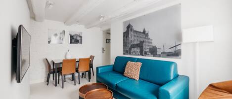 32–tuumainen taulutelevisio, jossa kaapelikanavat