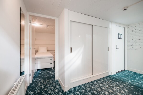 Familienapartment, 2 Schlafzimmer (Canal Side) | 1 Schlafzimmer, hochwertige Bettwaren, individuell dekoriert