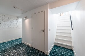 Familienapartment, 2 Schlafzimmer (Canal Side) | 1 Schlafzimmer, hochwertige Bettwaren, individuell dekoriert
