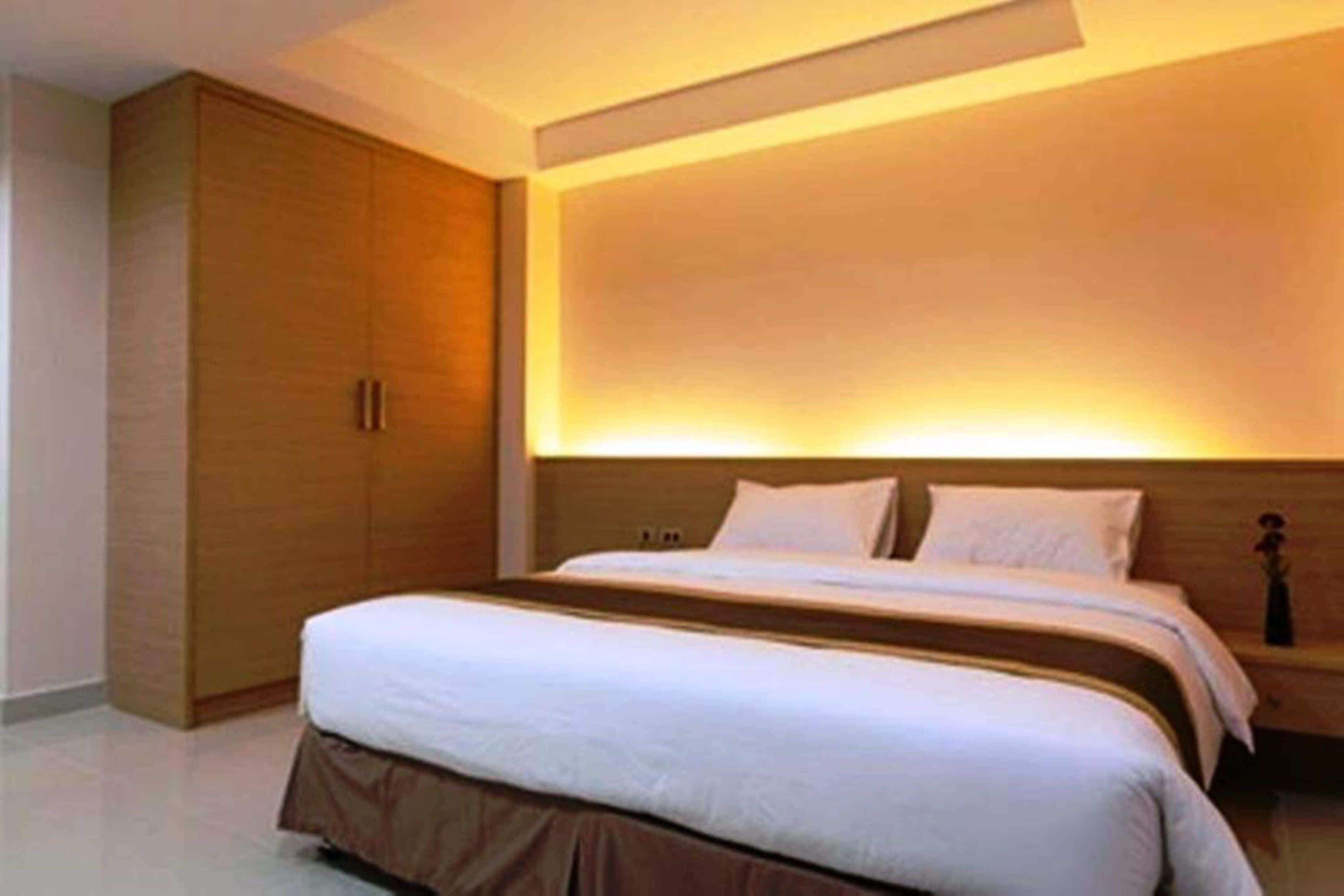 Deluxe Double Room | Minibar, in-room safe, desk, soundproofing