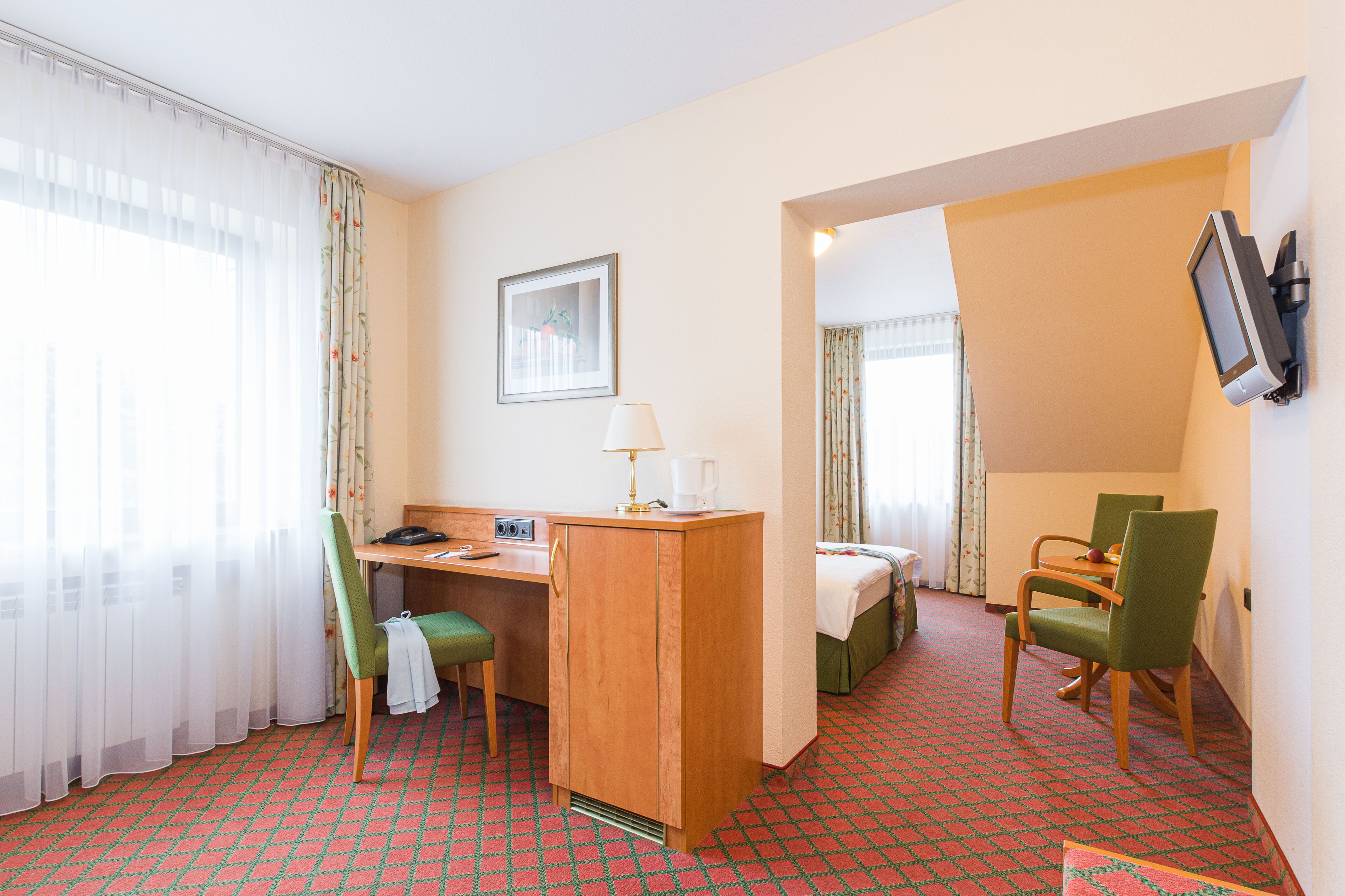 business single room | 1 bedroom, minibar, in-room safe, desk