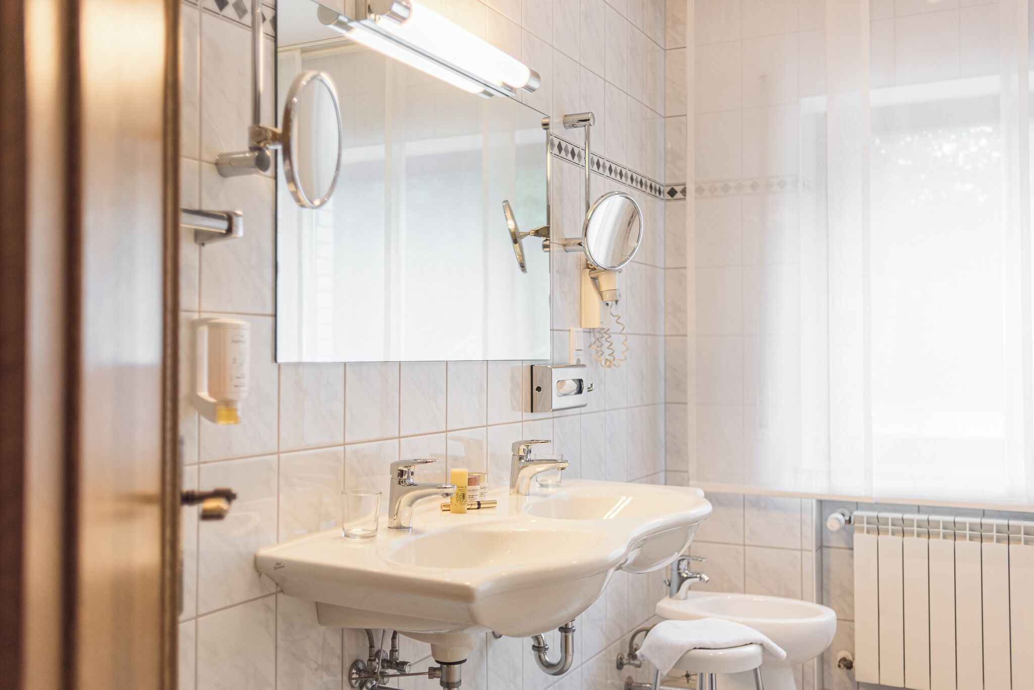 business single room | bathroom | towels