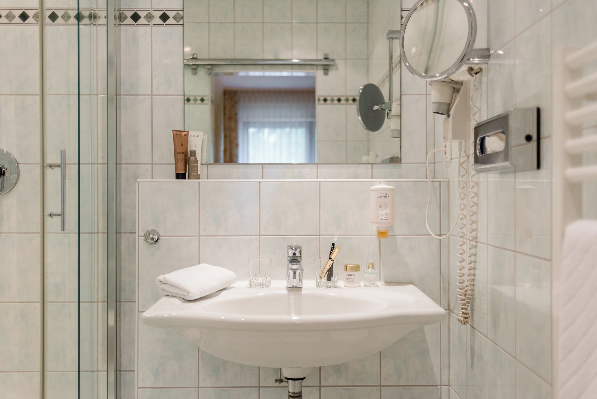 double room | bathroom | towels