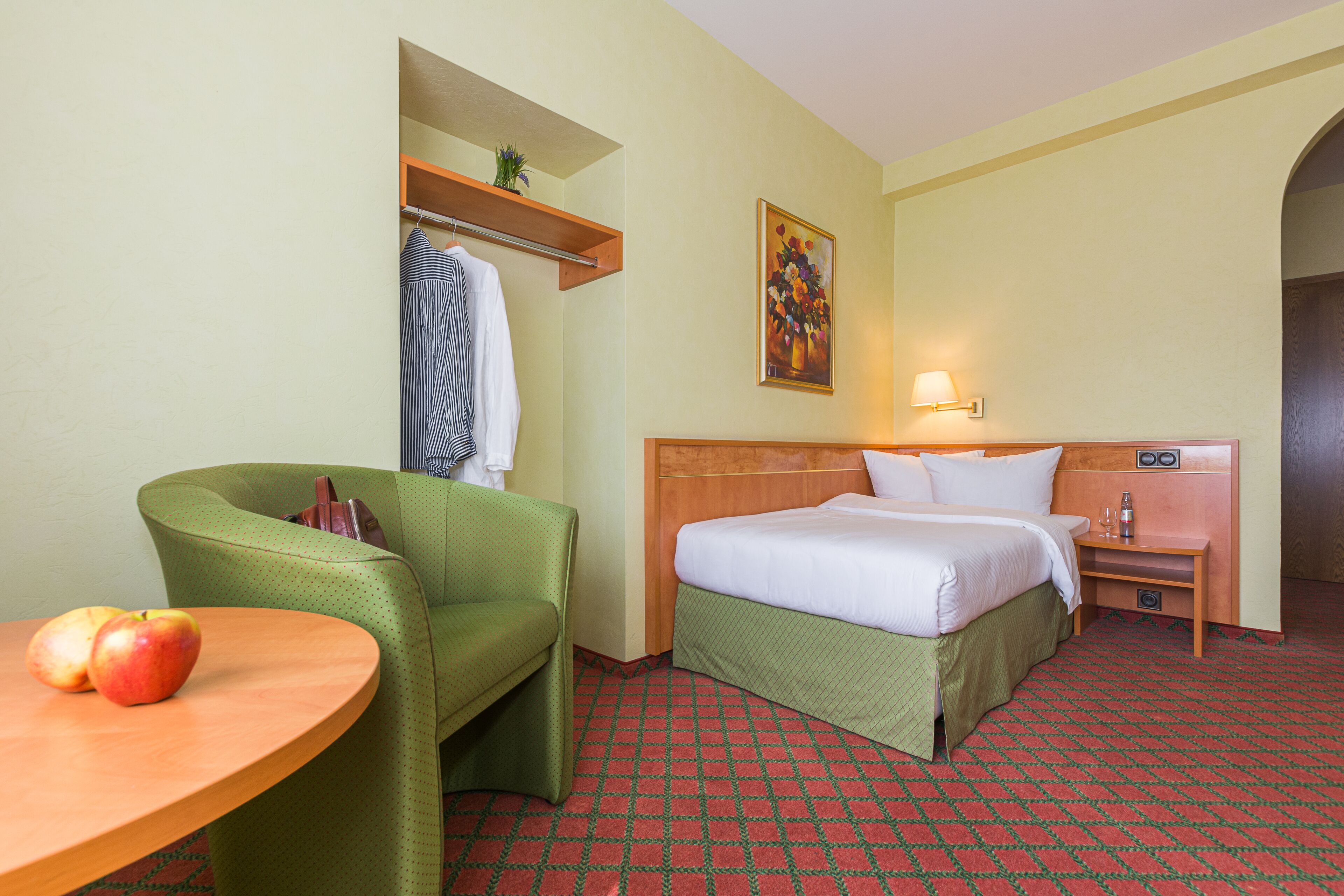 standard single room | 1 bedroom, minibar, in-room safe, desk