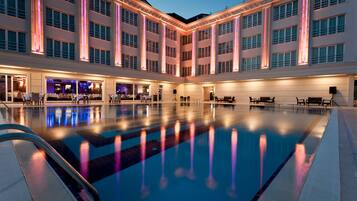 Outdoor pool, pool loungers